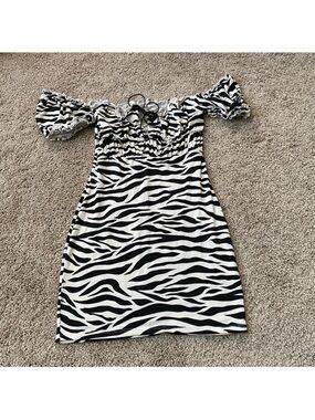 Source Unknown Black & White Zebra Print Off-Shoulder Dress